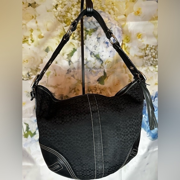 Elegant Versatility: Adjustable Strap Shoulder Bag